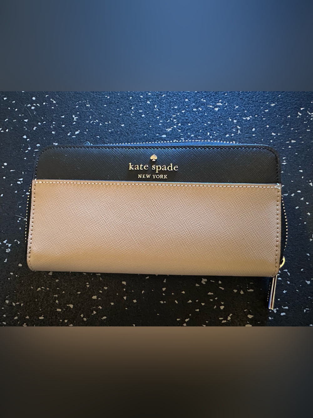 Kate Spade zippered wallet